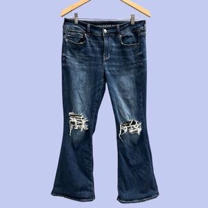✨NEW✨ AE Next Level Ripped Low-Rise Kick Bootcut Jean - Size 8, X-Short
